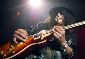 Slash pays tribute to guitar pioneer Les Paul