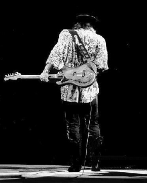 stevie ray vaughan playing guitar