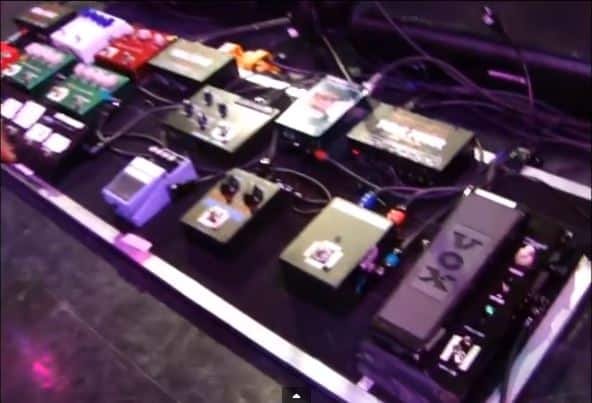 Joe Satriani’s talks about his pedalboard